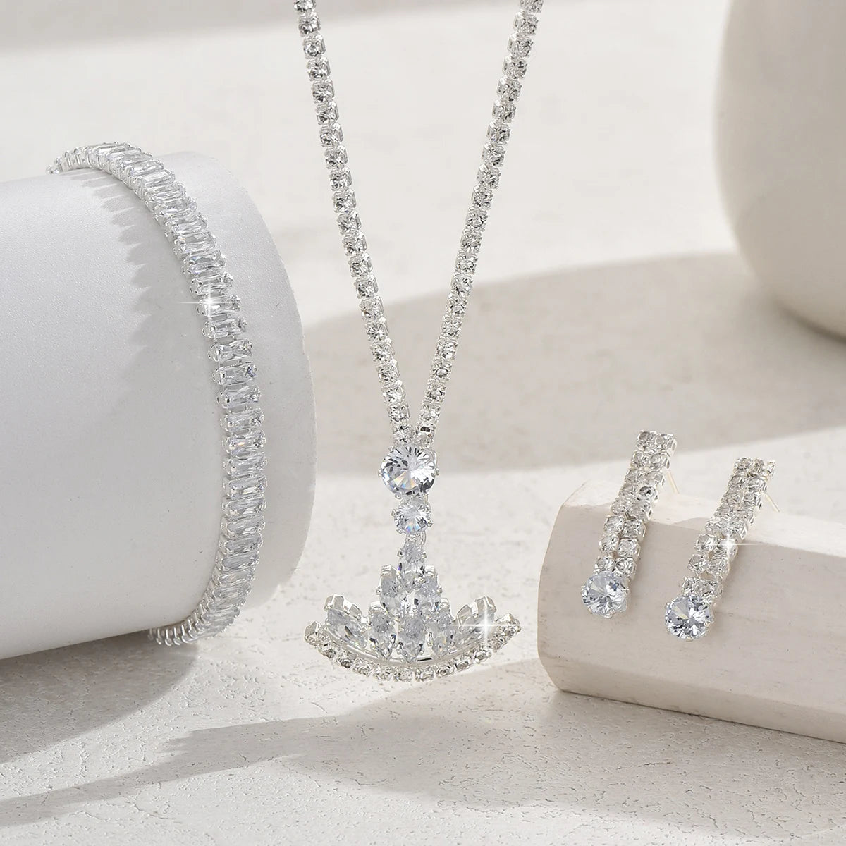 Women's Fashion Claw Chain Design Sail Set Versatile Style Super Shining Crystal Jewelry Set