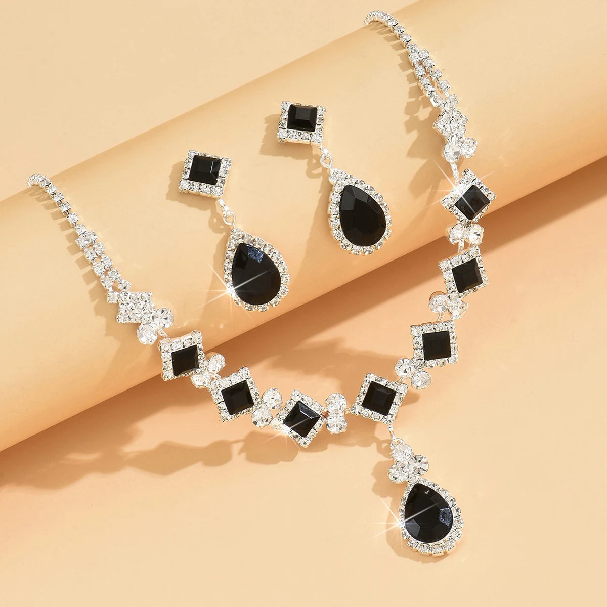 3PC Women's Fashion Trendy Claw Chain Geometry Water Drop Necklace Earrings Jewelry Set Wedding Banquet Party Holiday Gift