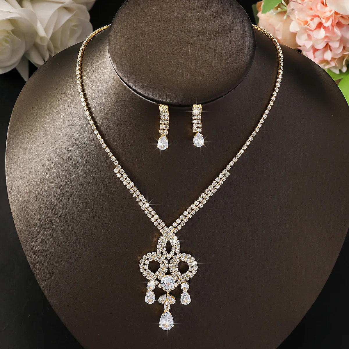 Women's fashionable and dazzling full diamond water droplet set, light luxury style high-end jewelry set for women