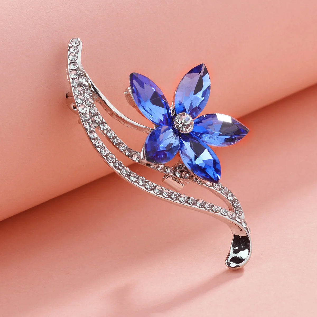 Sweet Flower Shape Brooch Pin Inlaid Shiny Rhinestones All-match Versatile Corsage Accessories