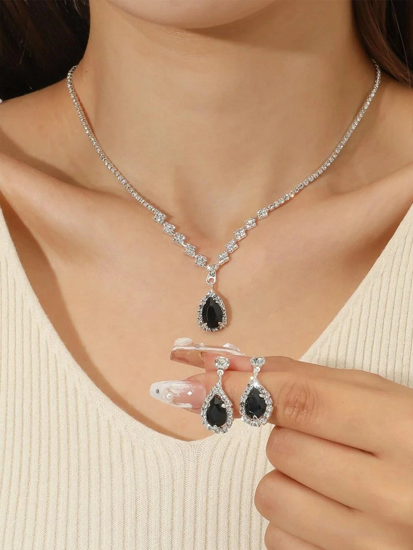 Women's fashion light luxury rhinestone water droplet necklace, earring set, simple and versatile fashion accessories