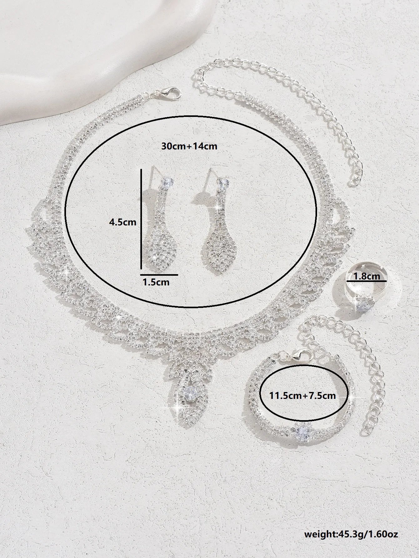 Fashionable sparkling rhinestone palace style women's suit, elegant and luxurious design, high-end accessory
