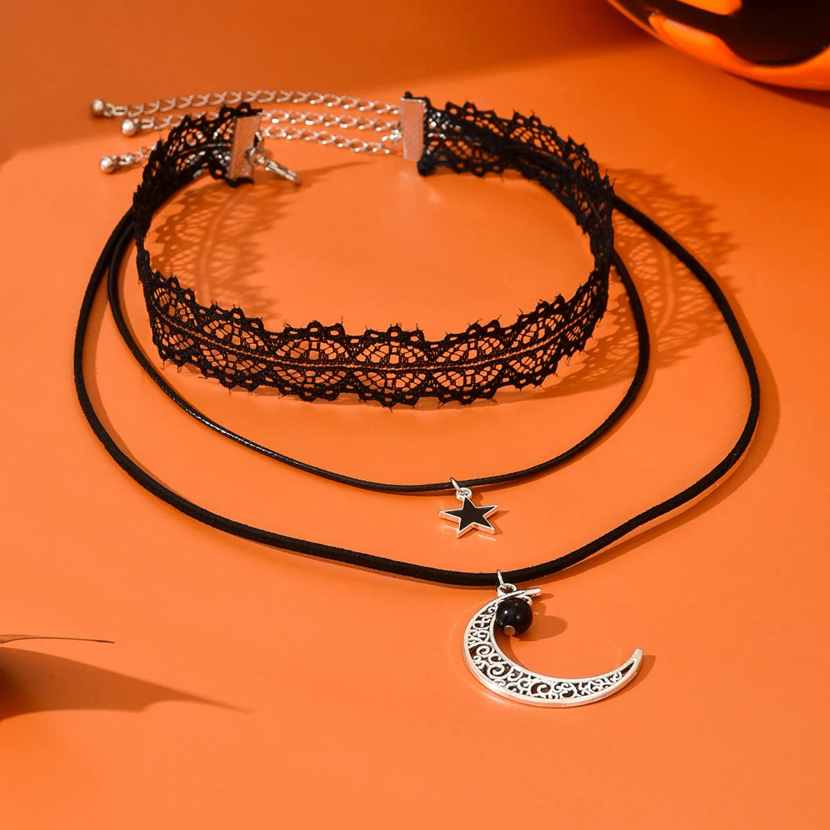 Dark cross bead collarbone chain, female heavy worker, spicy girl, high-end, sweet and cool necklace, rivet, hip-hop accessory