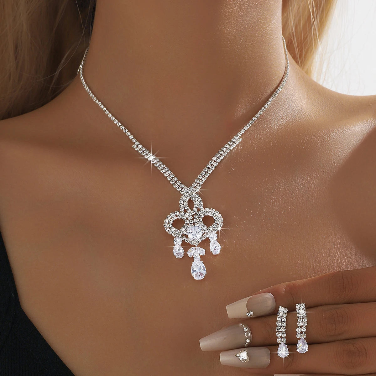 Women's fashionable and dazzling full diamond water droplet set, light luxury style high-end jewelry set for women