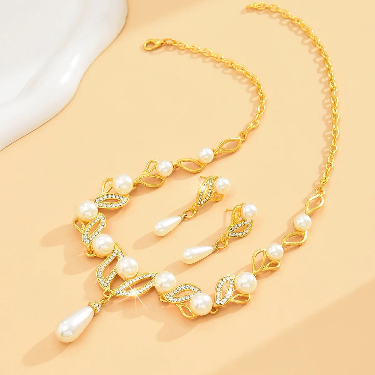 Fashionable and elegant temperament pearl water droplet set, light luxury style, elegant and gorgeous jewelry set for women