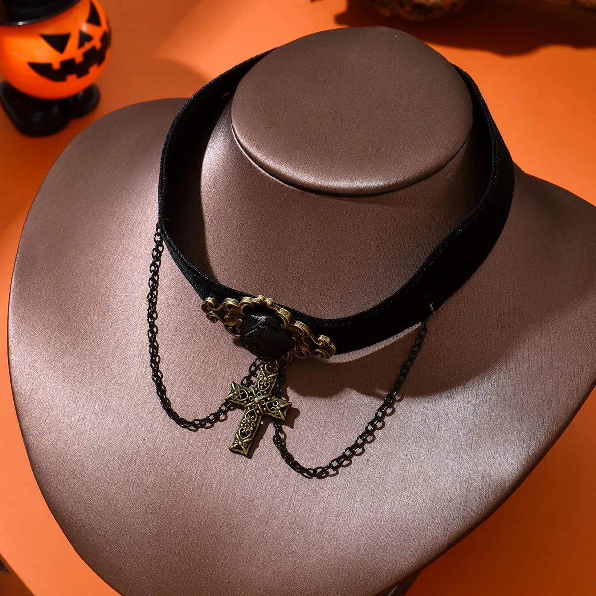 Dark cross bead collarbone chain, female heavy worker, spicy girl, high-end, sweet and cool necklace, rivet, hip-hop accessory