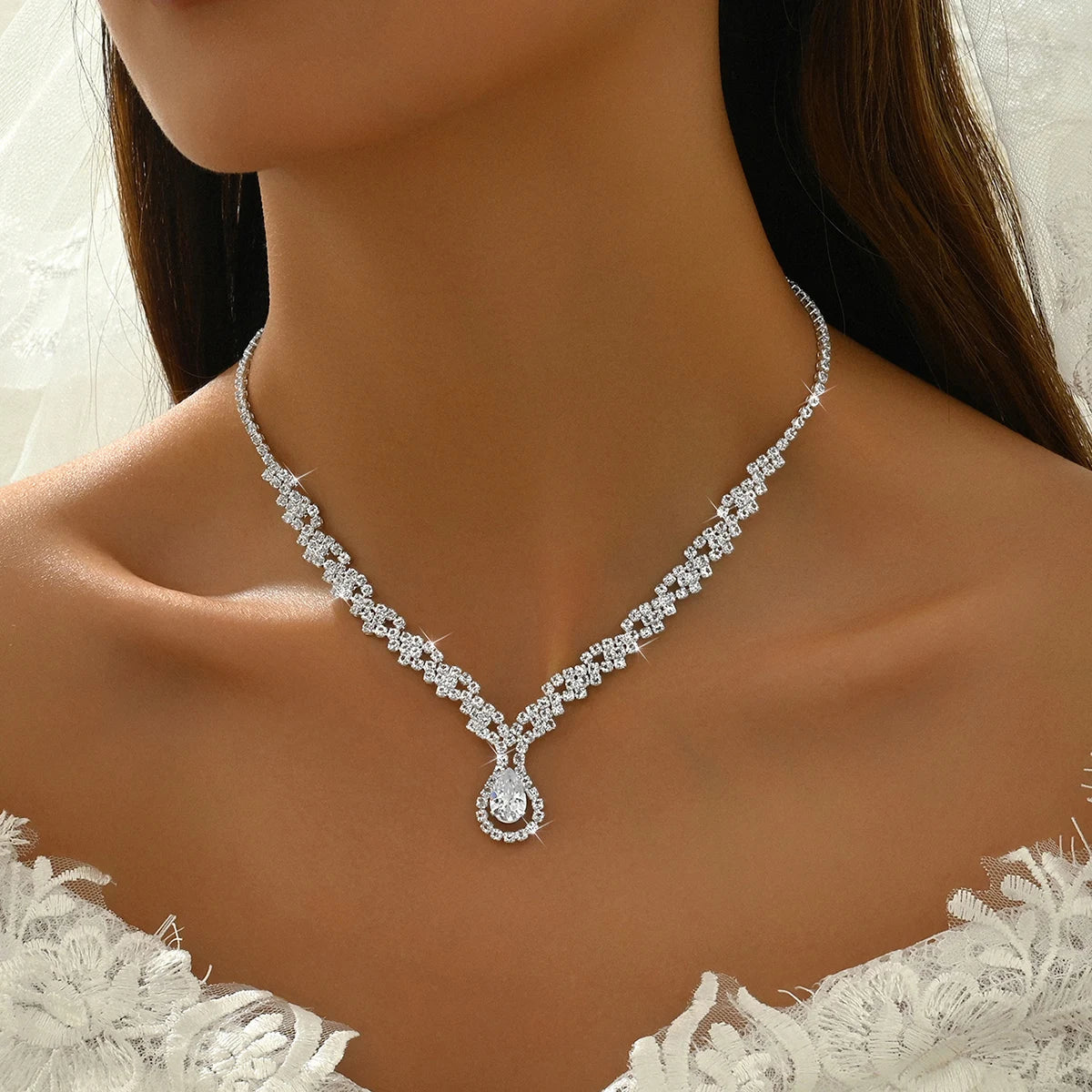 Fashionable design with rhinestone inlaid women's jewelry set, super shiny, sparkling and high-end first jewelry for women